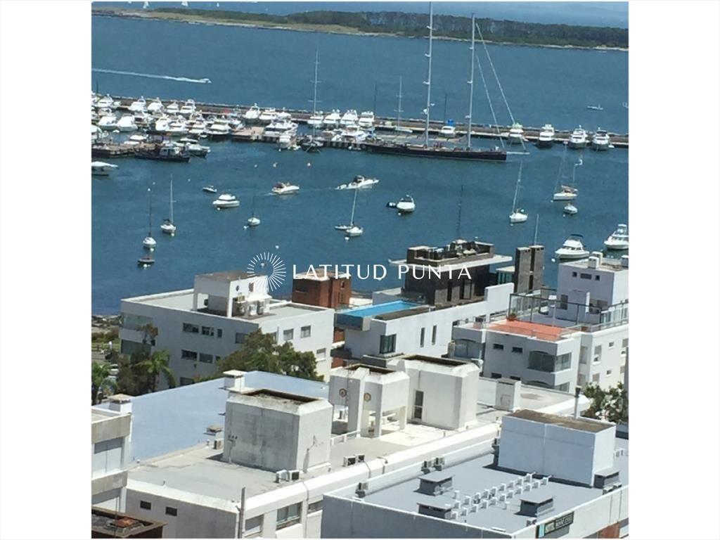 Piso alto en Península, 1 dormitorio y medio