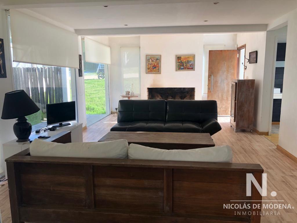Casa estilo minimalista en Altos de Punta Piedras
