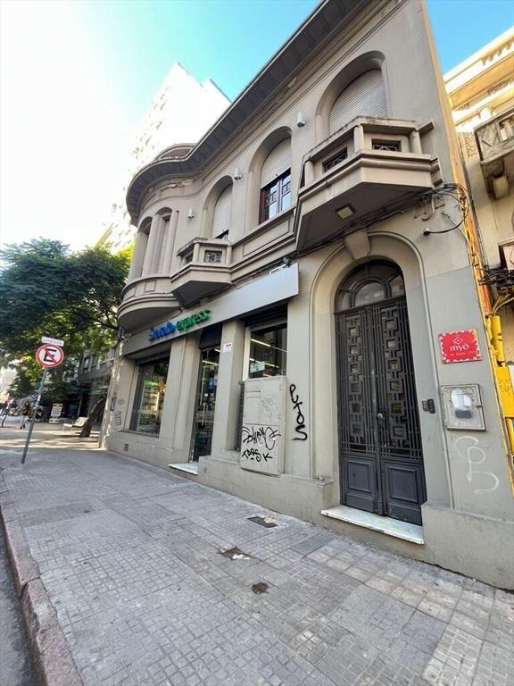 Venta local 18 de Julio con renta en Cordón