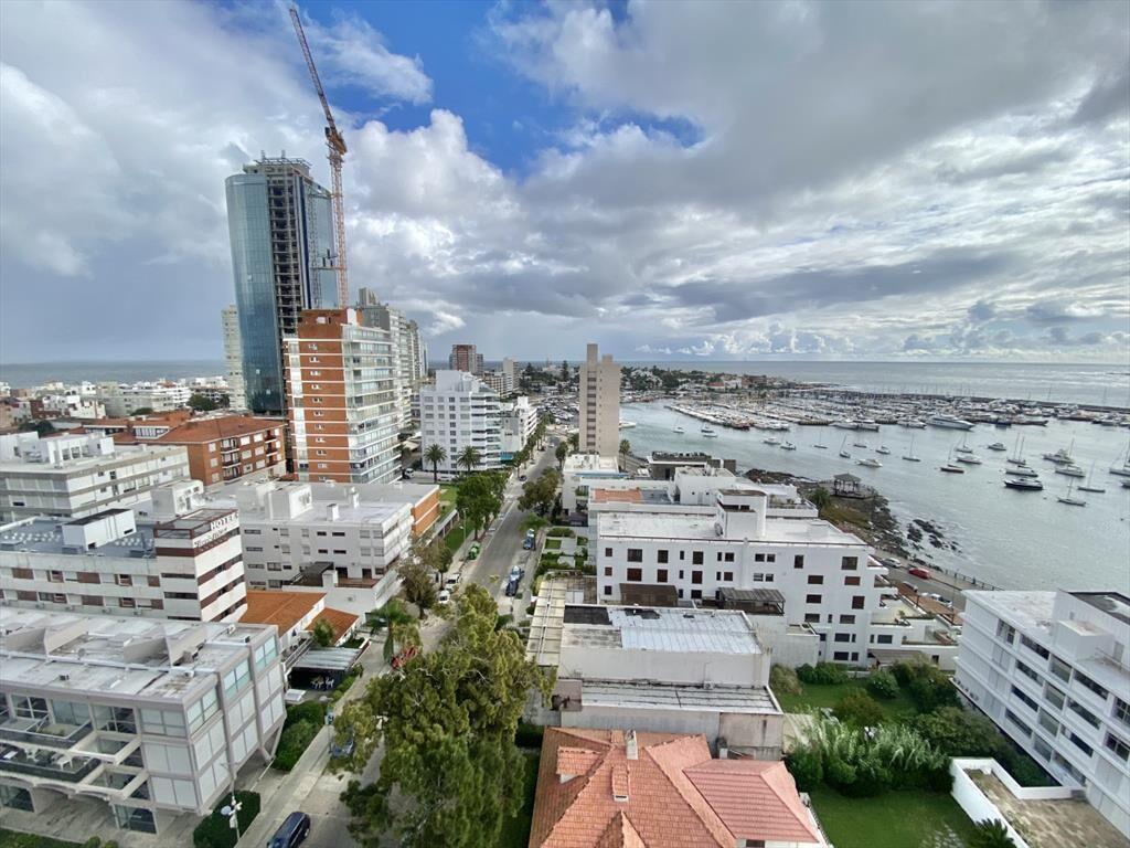 APARTAMENTO EN VENTA DE 3 DORMITORIOS 3 BAÑOS 2