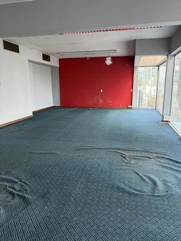Local comercial en alquiler – Esquina Av. Italia y Mariscal