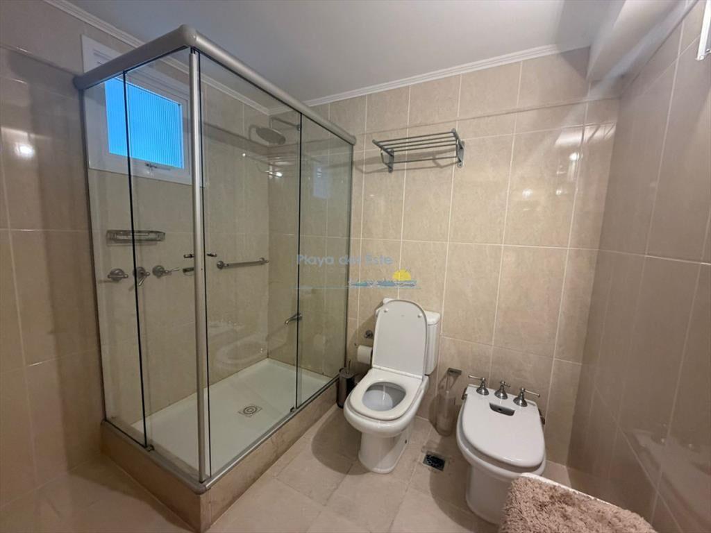Apartamento de 3 dormitorios en venta en Punta ,