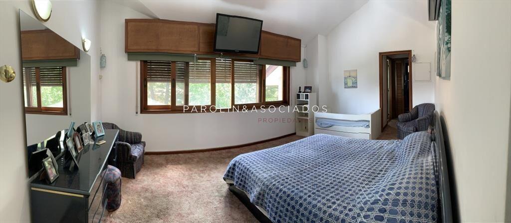Casa de 4 dormitorios en venta en Pinares, Punta del Este.