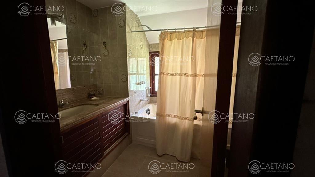En venta casa en San Rafael, de 4 dormitorios mas dep, con