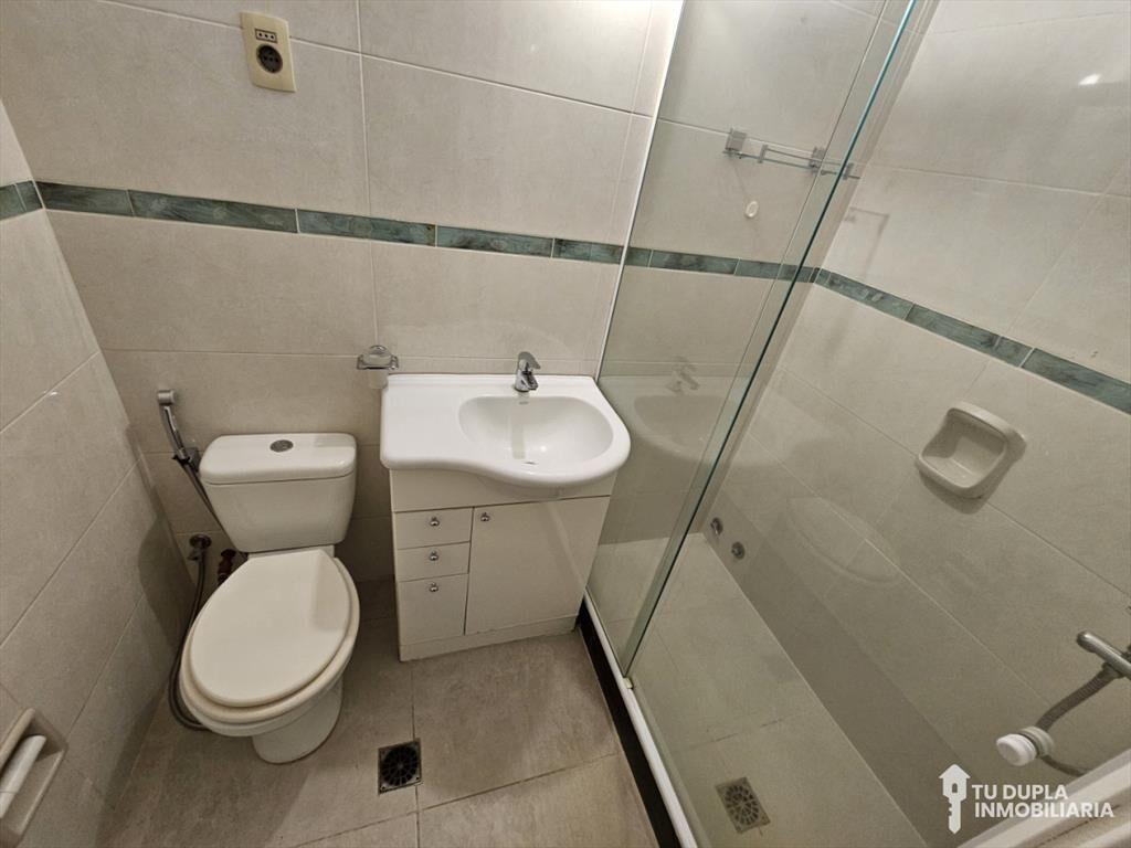 Amplio apartamento de 3 dormitorios + servicio en
