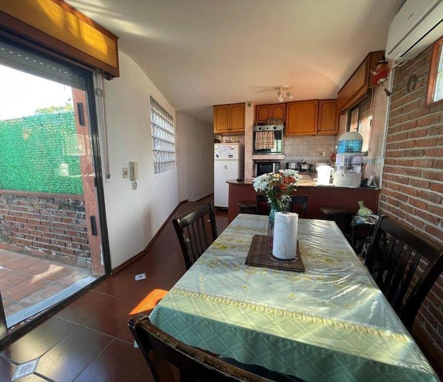 RENTISTAS!!!Venta casa ph de altos de 4 dormitorios con ren