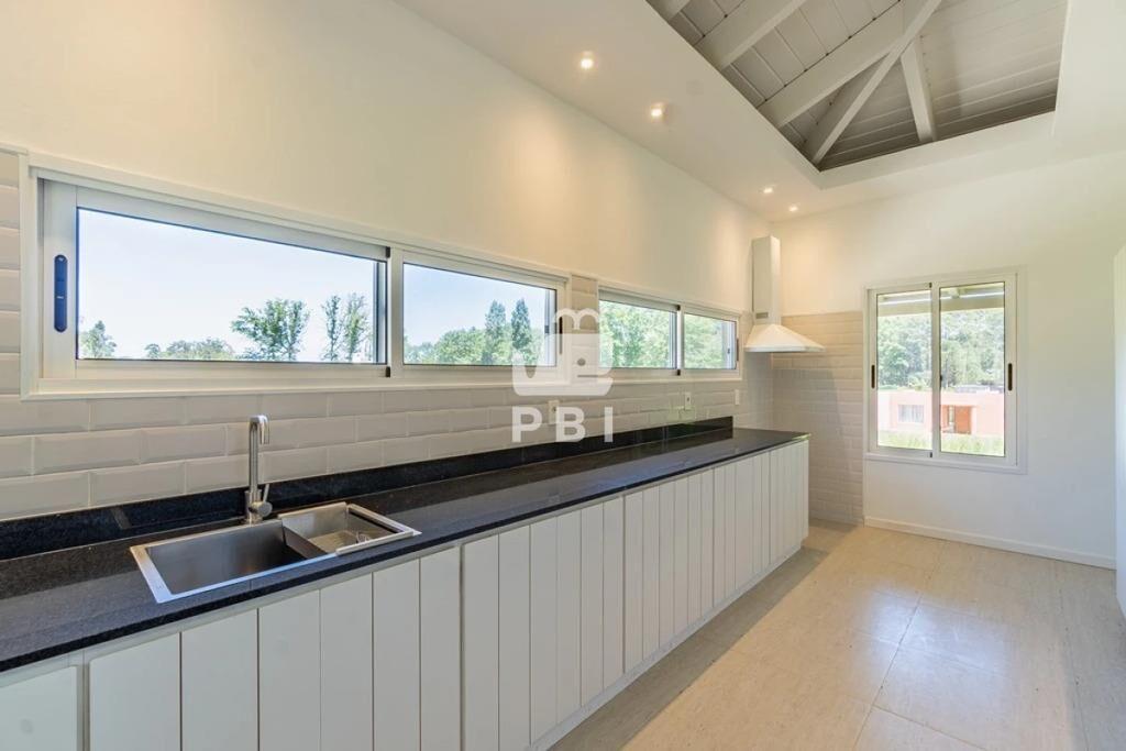 Casa 4 DORMITORIOS en Camino Lussich, Punta - Ref