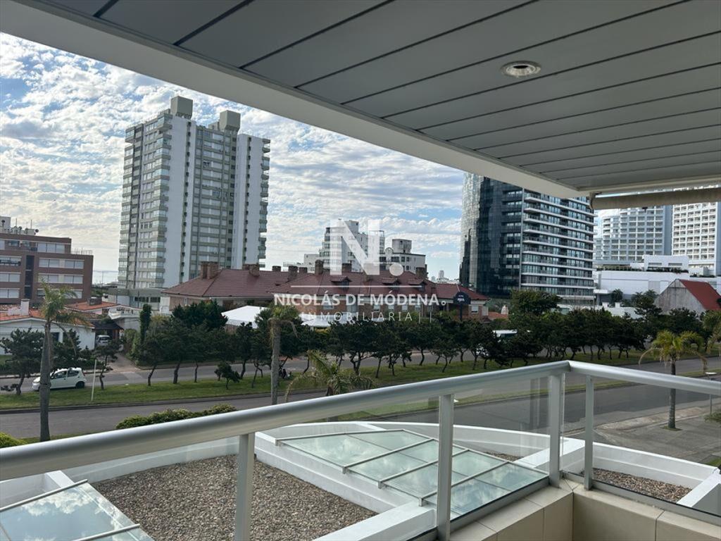 Vende impecable apartamento de 2 dormitorios en