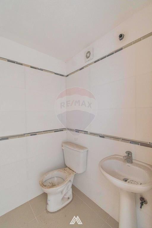 Se venden 3 locales comerciales en Ciudad Vieja.