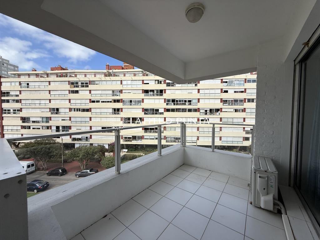 Apartamento de 1 dormitorio y medio en Brava
