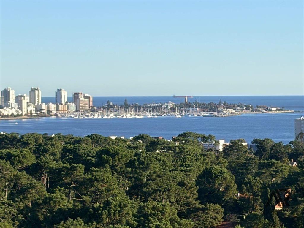 Apartamento 3 dormitorios en alquiler c/ cochera en Cant...