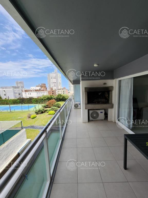 Alquiler temporal, apartamento 3 dormitorios, playa brava,