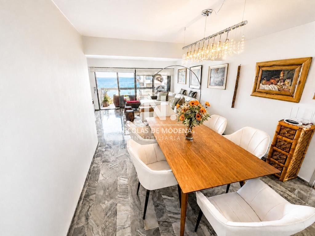 Apartamento en Venta, 3 dormitorios y servicio, en Playa Br