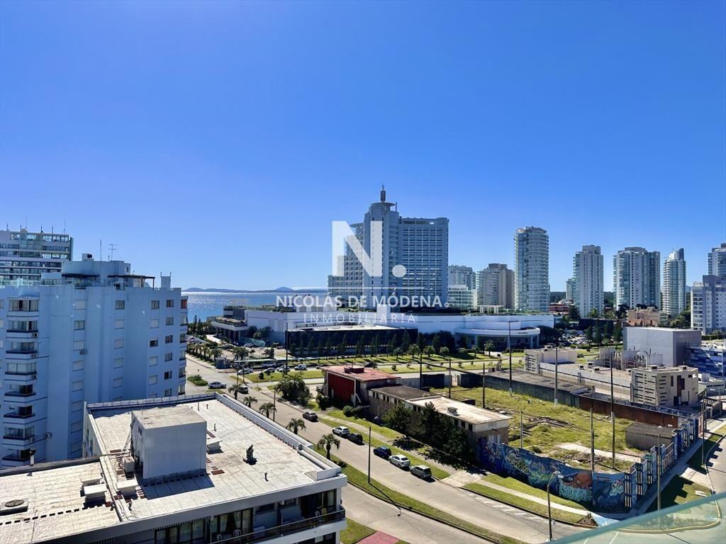 Vende apartamento en Mansa, Punta del Este de 3 dormitorios