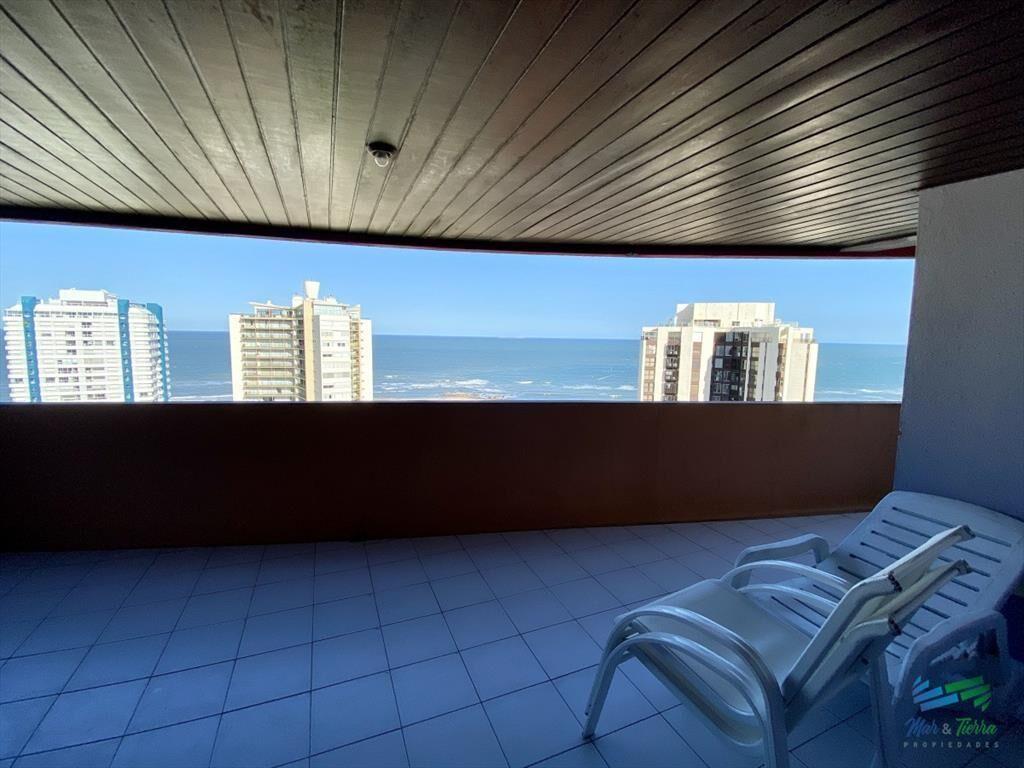 En venta , piso alto , con espectacular vista al
