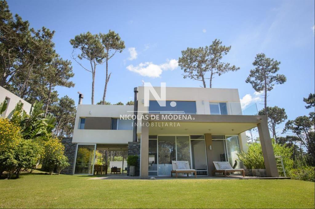 Vende casa en Rincon del Indio en Punta del Este de 5 dormi