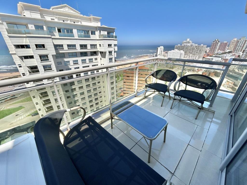 VENTA DE PENTHOUSE DE 2 DORMITORIOS EN EDIFICIO