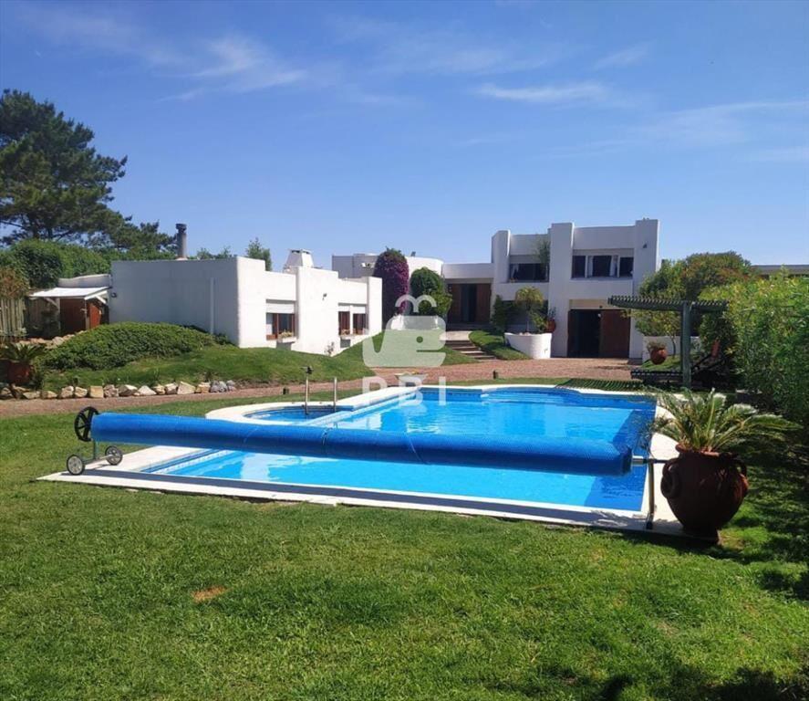 Alquiler temporario de Casa 4 DORMITORIOS en Punta Ballena,