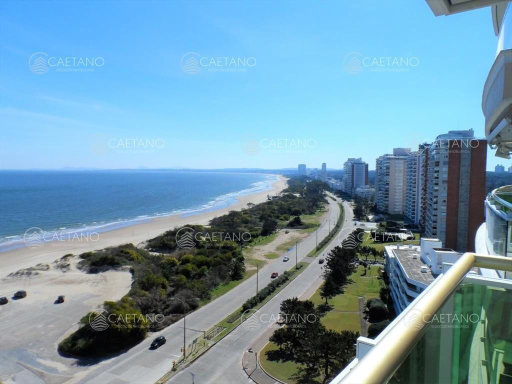 Alquiler anual o temporal apartamento tres dormitorios play