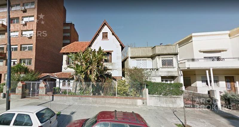 Casa de 6 dormitorios en venta con renta en Pocitos. Idea