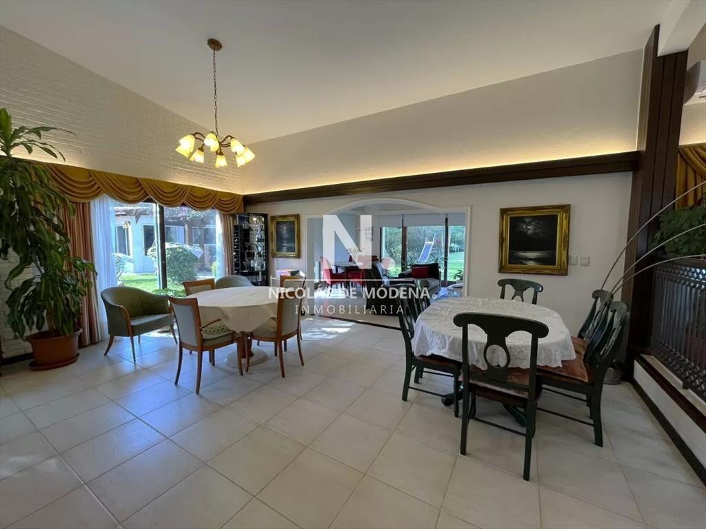 Elegante casa ubicada en  Lugano, Punta del Este