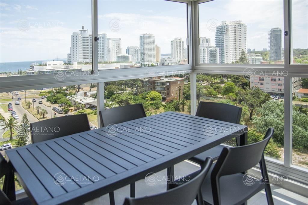 Vende apartamento de 2 dormitorios y medio playa