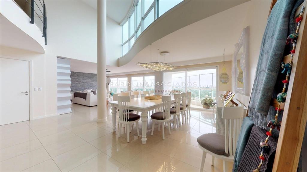 Penthouse en venta de 4 dormitorios en torre del