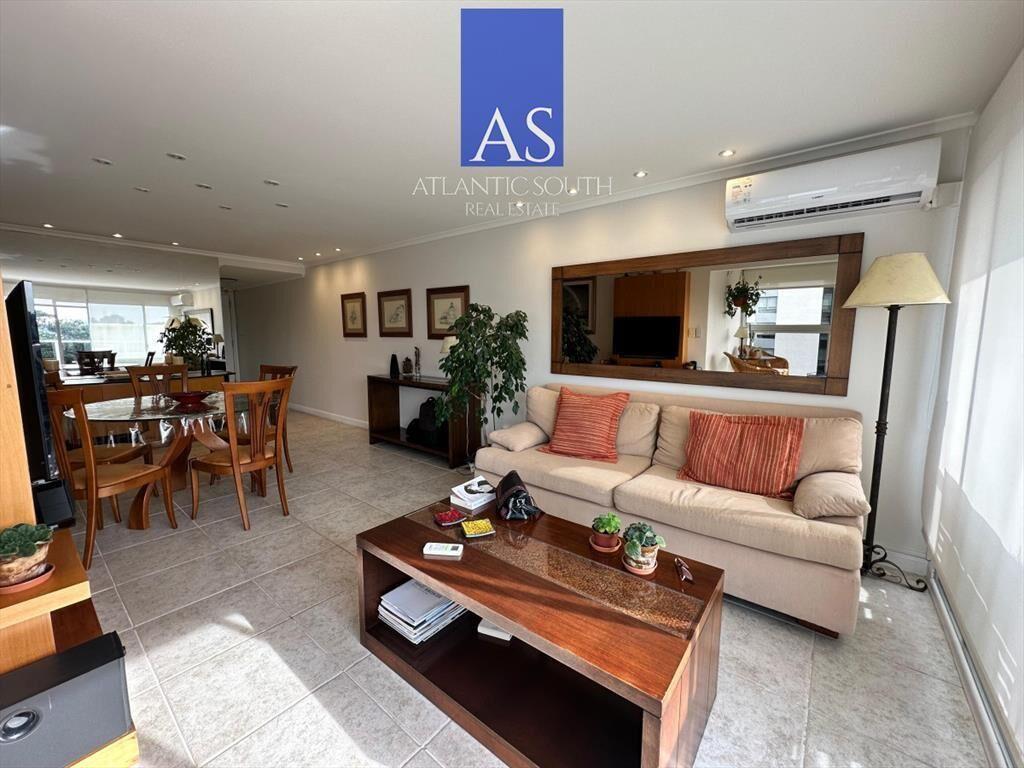 Apartamento de 2 dormitorios y medio en Playa ,