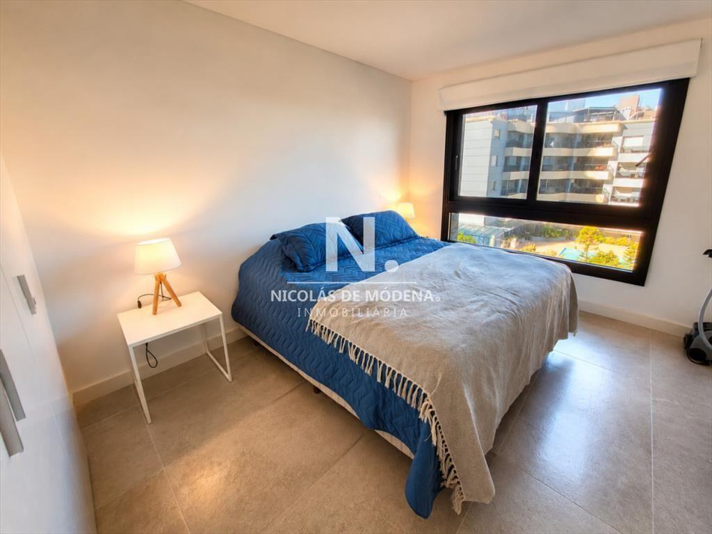 Vende apartamento de Punta del Este frente al de