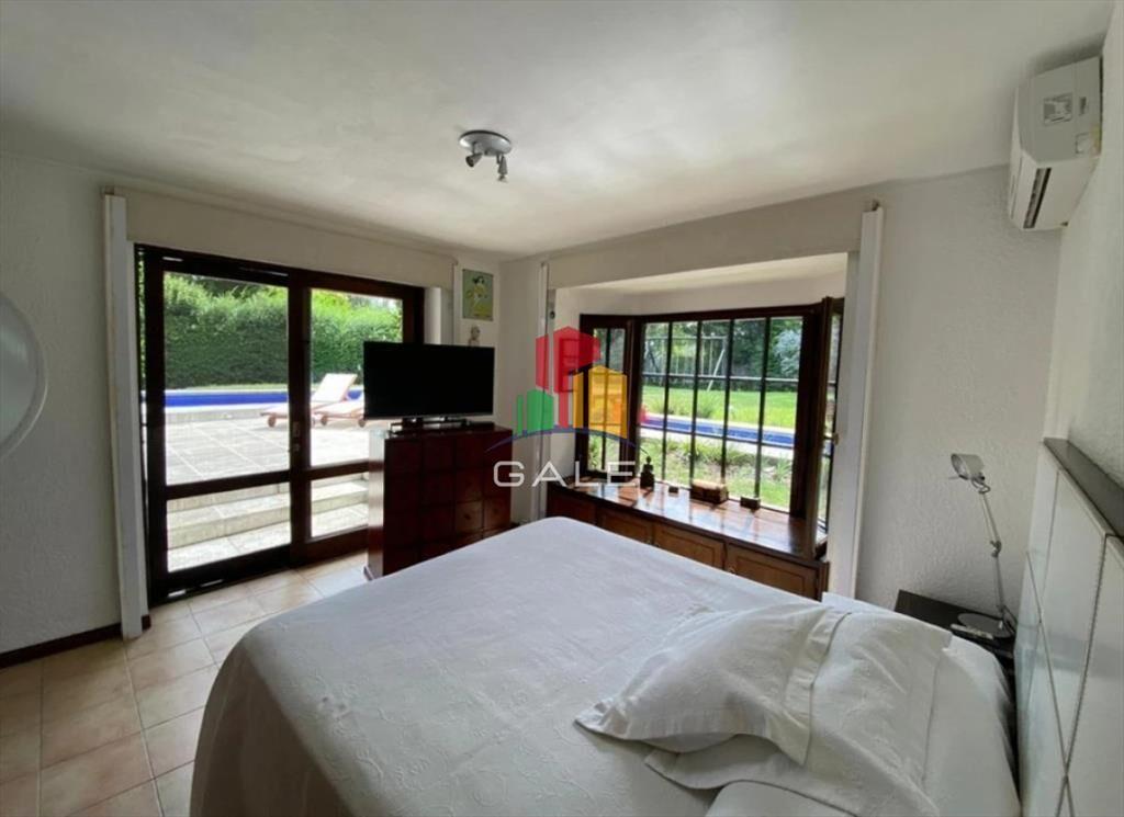 En venta casa de 5 dormitorios, con piscina, parrillero y j