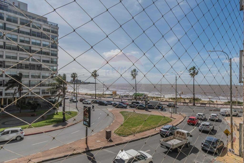 Venta apartamento Pocitos 4 dormitorios / garaje