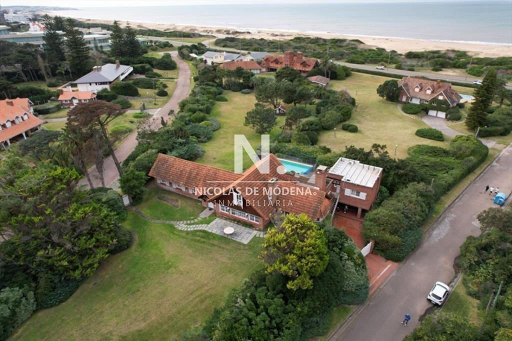 Espectacular mansion a metros del mar