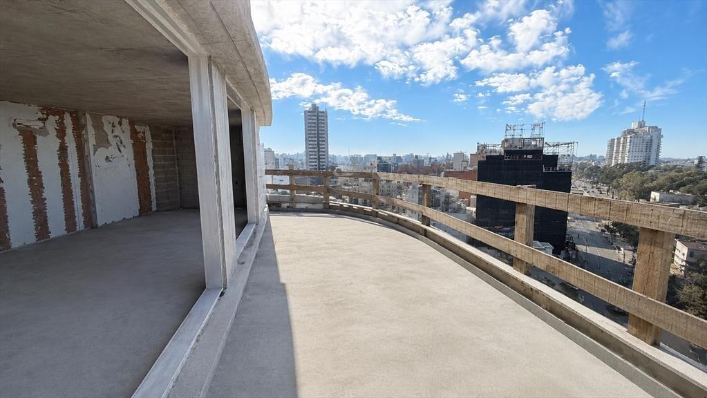 Venta de penthouse de 2 dormitorios en Parque Batlle. O2 To