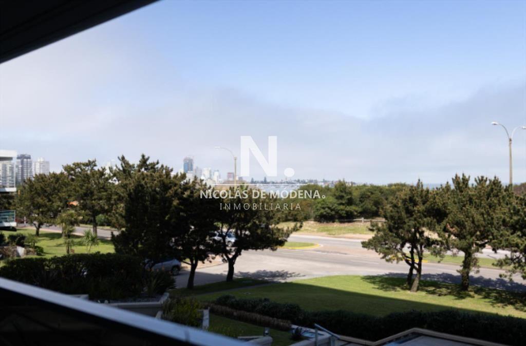 Apartamento en venta con balcon, de 2 dormitorios