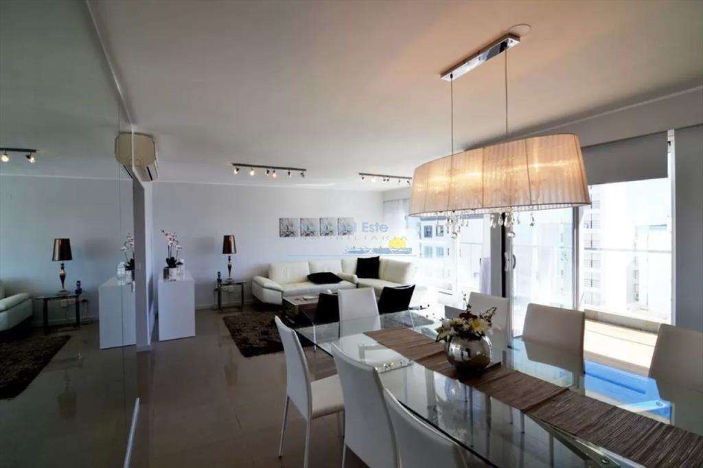 Apartamento en Venta de 3 dormitorios en Punta ,
