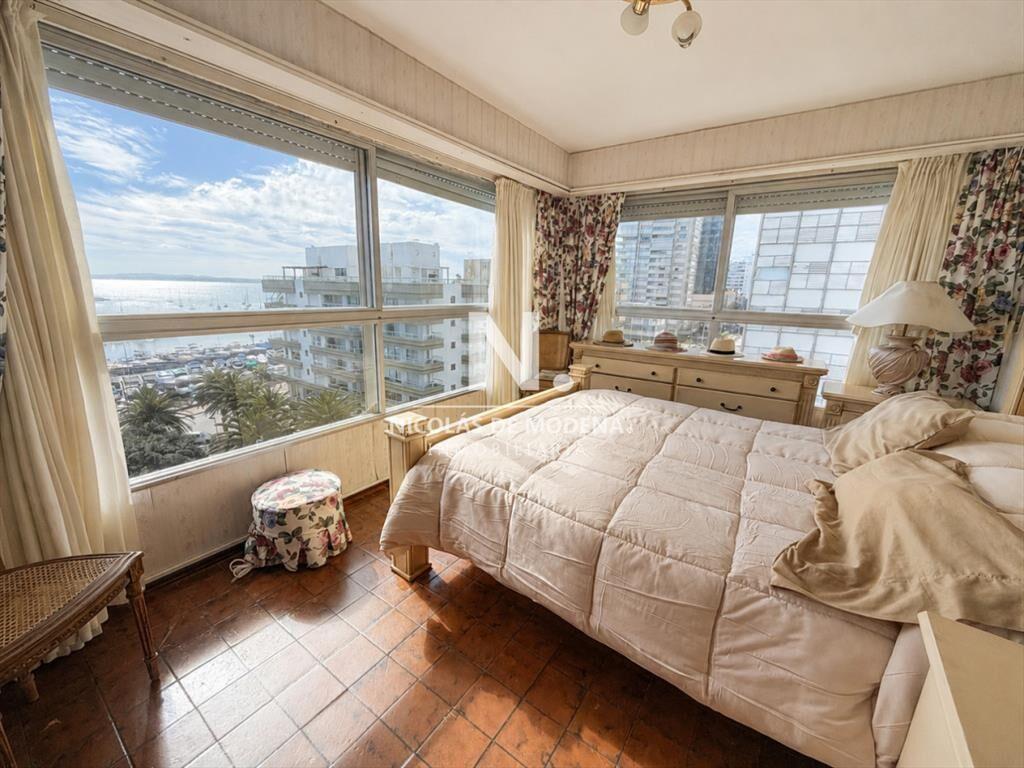 Alquila Apartamento en Península - Punta del Este de 3 dor