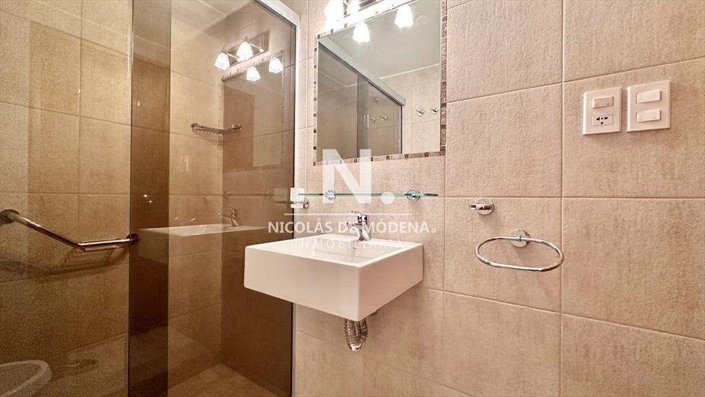 Apartamento de tres dormitorios en venta en Playa