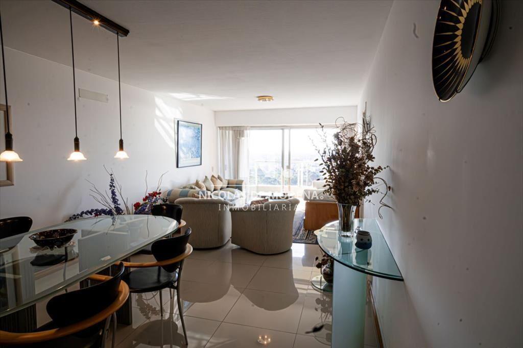Vende apartamento en Roosevelt de 2 dormitorios,
