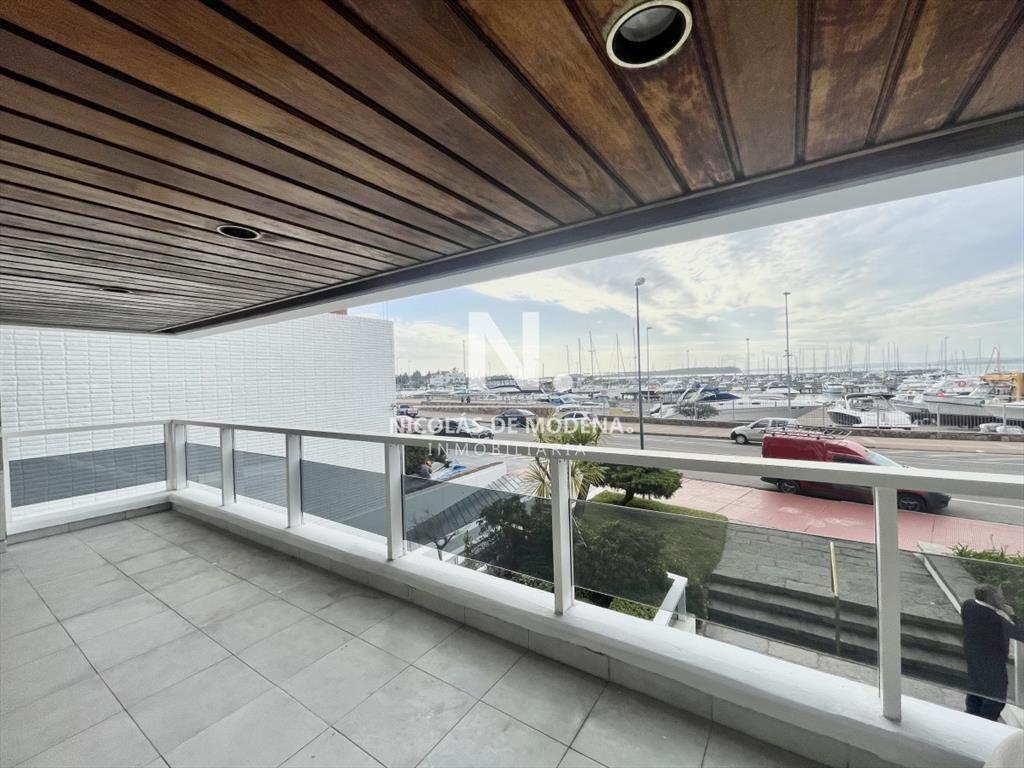 Excelente apartamento enfrente al puerto!