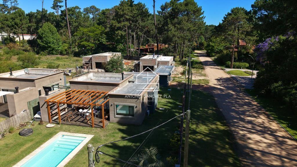 Casa a estrenar en Parque Burnett U$S 325.000