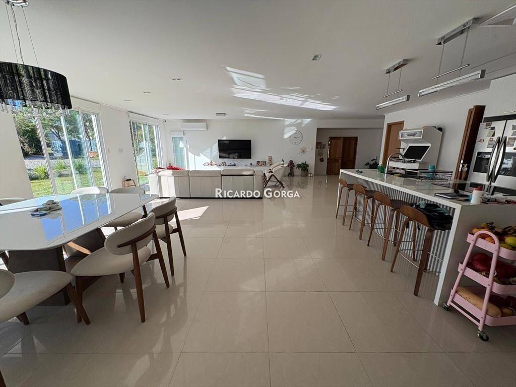 Casa en venta con renta de 6 dormitorios a metros de la ...