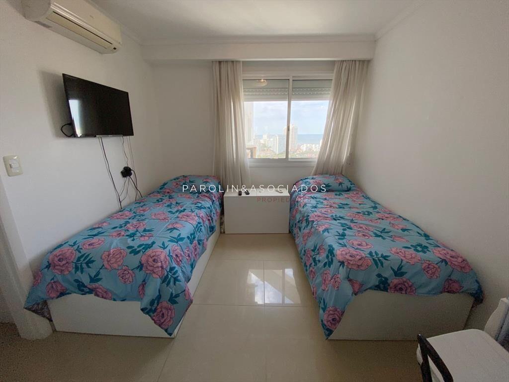 Apartamento en venta con 2 suites en Casino Punta