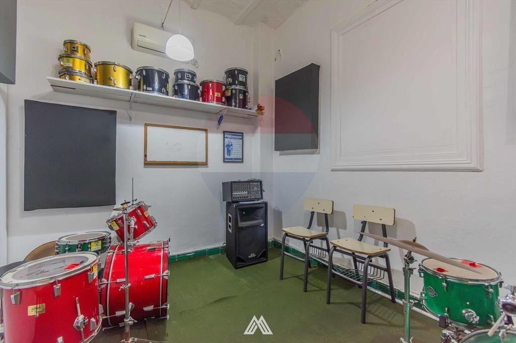 VENTA DE GRAN VIVIENDA + 3 LOCALES EN CENTRO