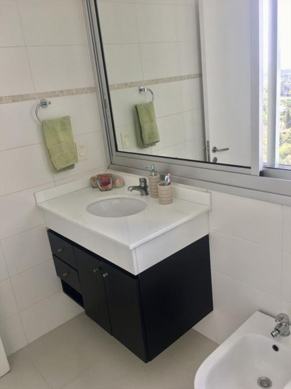 Apartamento con buena terraza, de dos dormitorios y dos baÃ