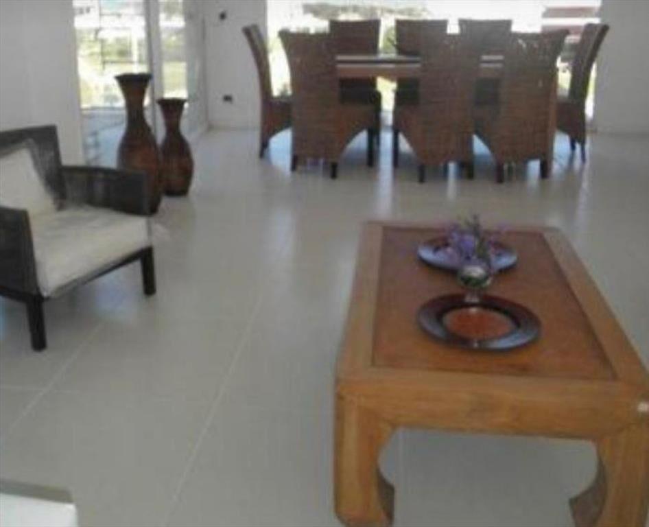 CASA EN VENTA DE 6 DORMITORIOS EN LA BARRA