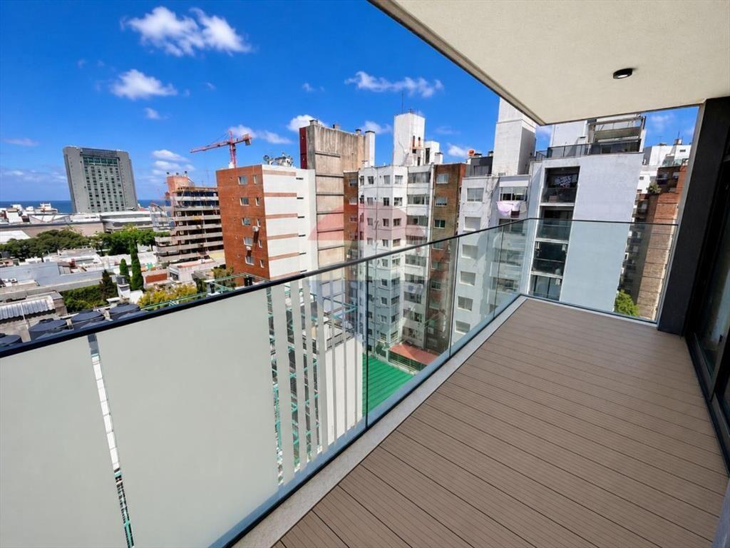 VENTA APARTAMENTO 2 DORM y GGE PUNTA CARRETAS