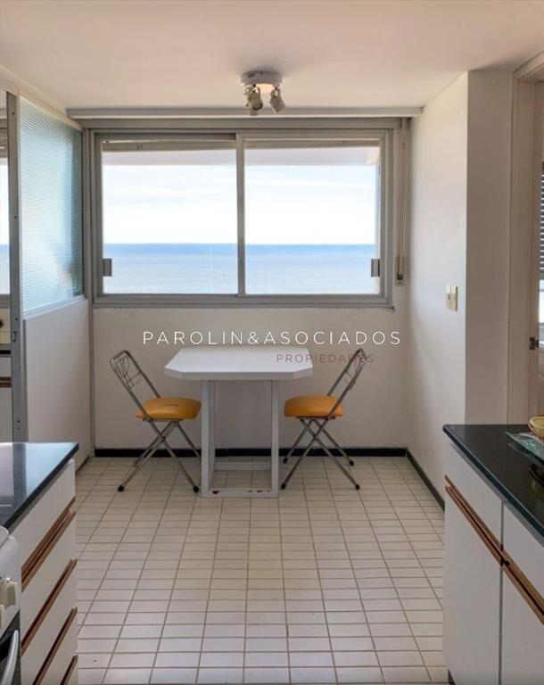 Apartamento de 3 dormitorios en Tiburón l Playa