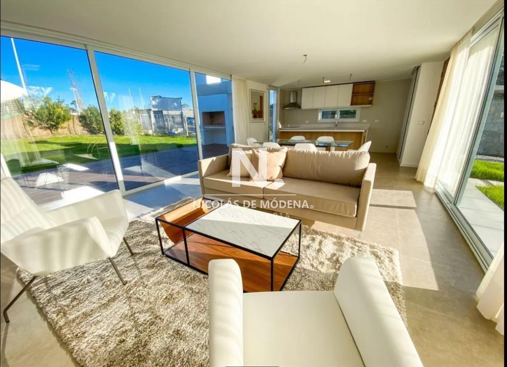 Casa de 3 dormitorios y 3 Baños en Barrio Punta
