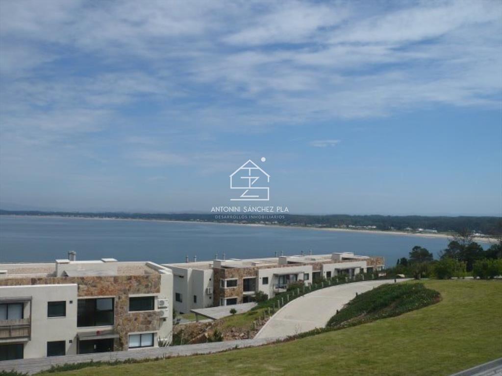 Venta de apartamento de dos dormitorios con dos