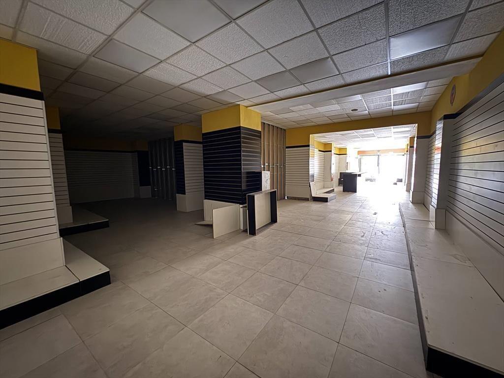 Alquiler - Local Comercial en Unión 200 m2 sobre Av. 8 de Oc